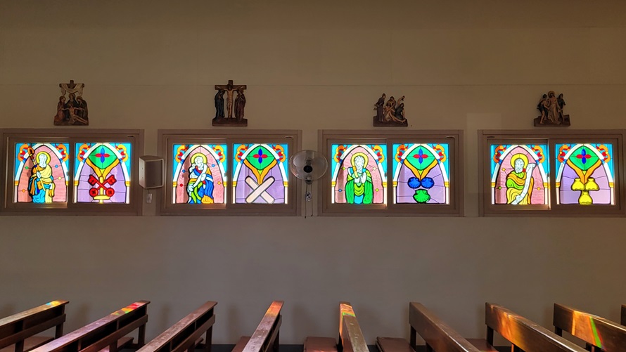 예산 신례원성당 십자가의 길, 스테인드글라스