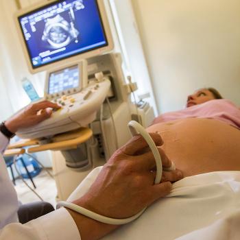 아기들을 구하는 의료장비/ 일본과 브라질의 로타리클럽들은 로타리ㄷ재단 글로벌 보조금을 활용해 신생아들의 생명을 구할 수 있는 의료장비를 병원에 제공했다.