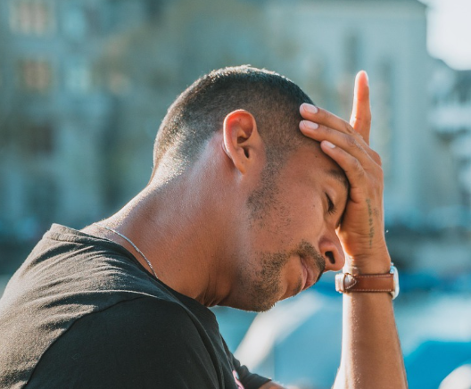 스트레스-받는-사람-사진