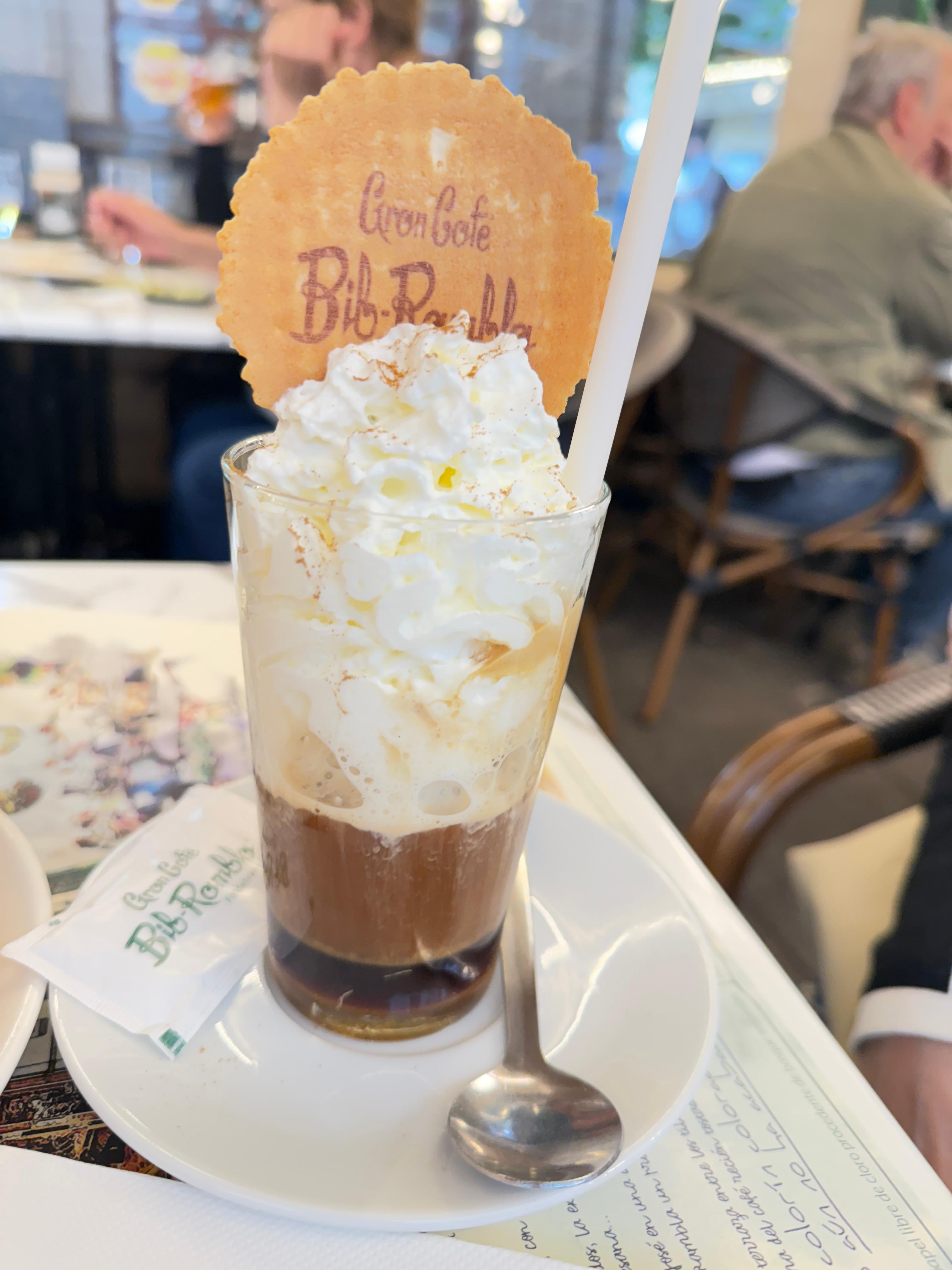 생크림이 반이상이었던 달달구리 라테