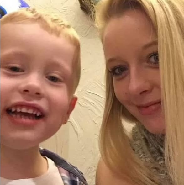 두 명의 살인범 검거 모습 VIDEO: Dramatic moment police corner and catch double-murderer on the run