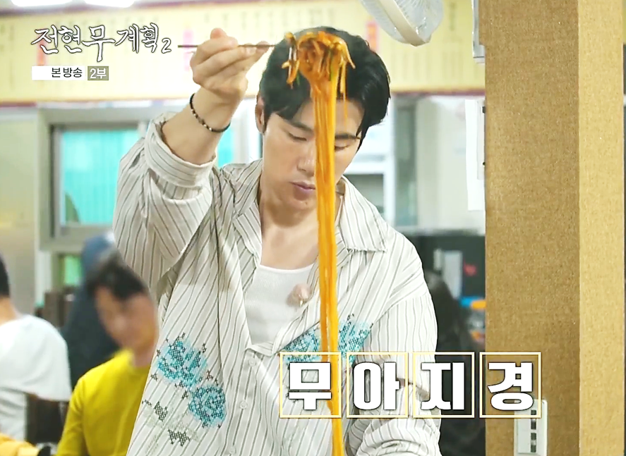 대구 덕성반점의 특징인 길다란 면발