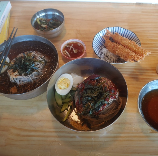 비빔막국수와 물막국수