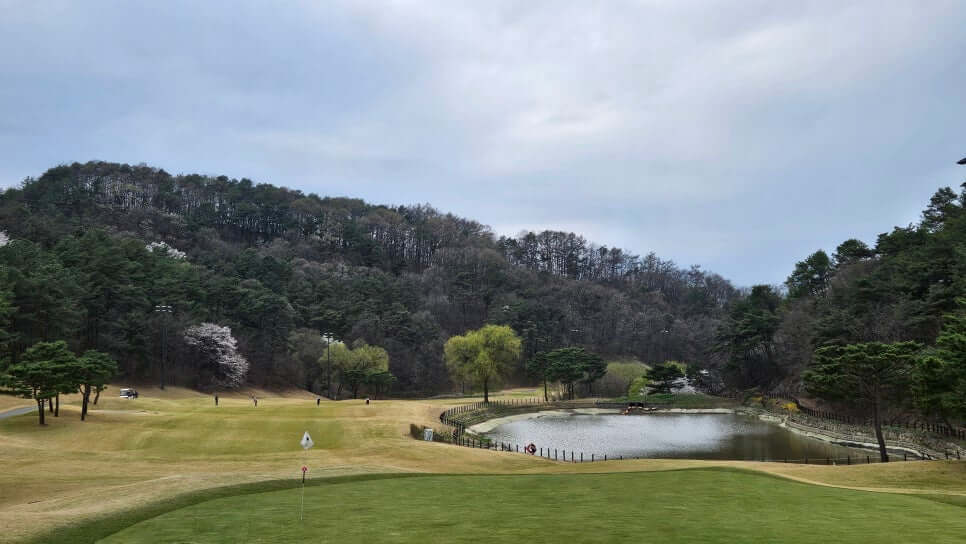 골프장 경험담 청주 세레니티cc 단순한 골프장이 아니라&amp;#44; 자연과 설계&amp;#44; 건축이 어우러진 공간 미학의 산물 완벽에 가까운 골프장