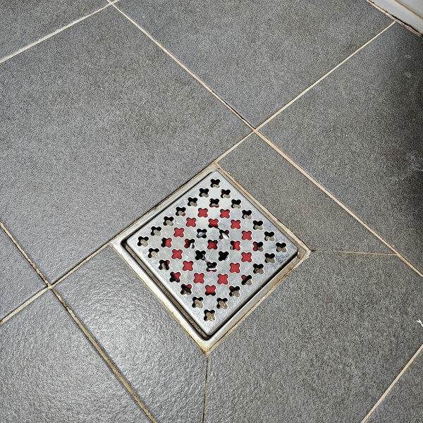 화장실 배수구 악취·막힘 해결하는 방법