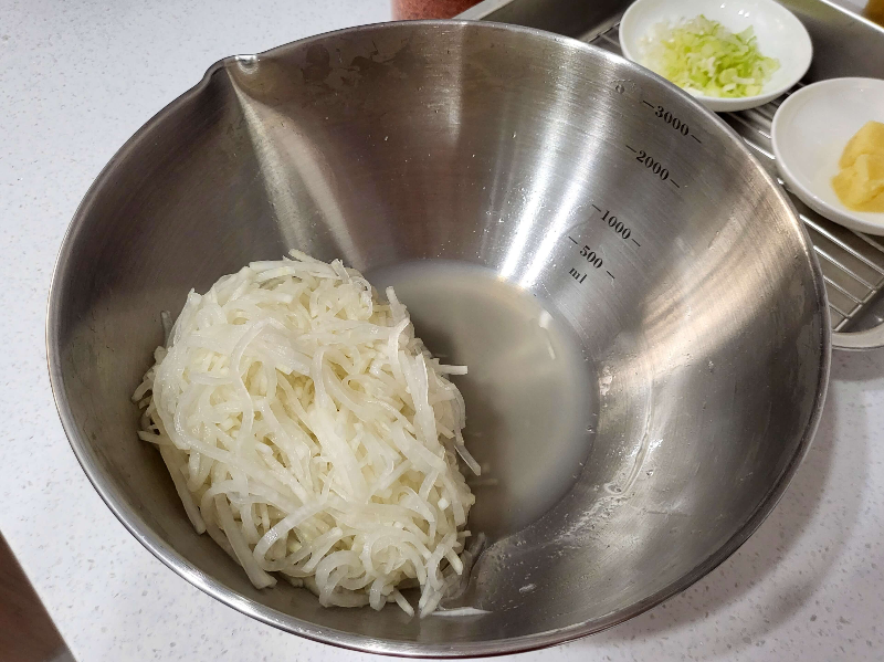 꼬들 무생채