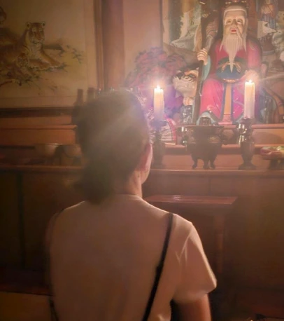 천명암 선생님 기도하는 뒷모습