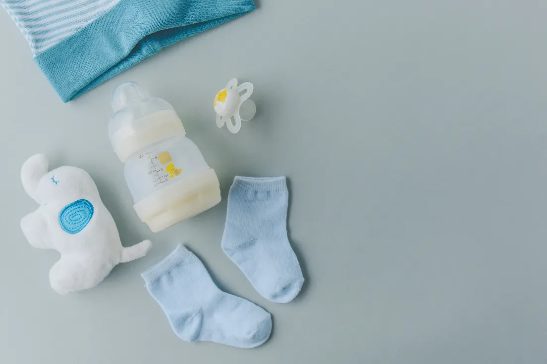 <a href="https://kr.freepik.com/free-photo/baby-goods-on-light-blue_4938479.htm#fromView=search&page=1&position=45&uuid=99e9af8e-e349-4e1d-9237-ea7b188b40b0">작가 valeria_aksakova 출처 Freepik</a>