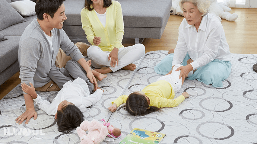 일월-온수매트-위-가족들