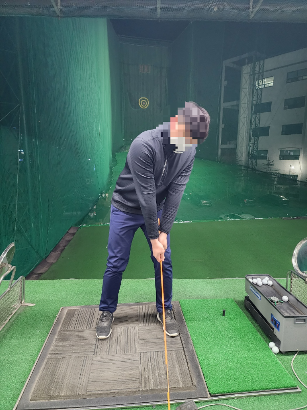 왼쪽으로 쏠린 골프 어드레스 자세