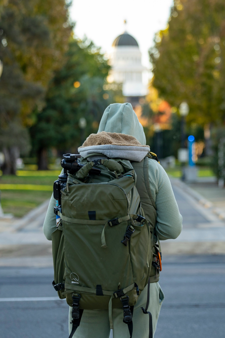 배낭여행자 뒷모습