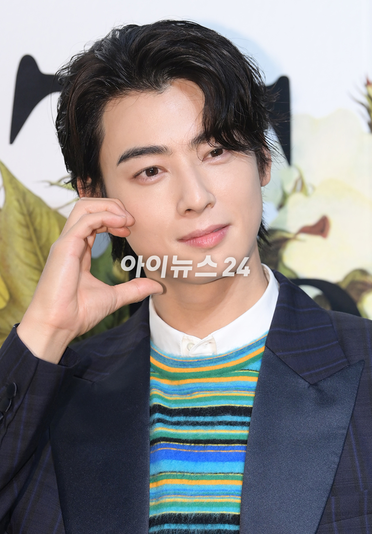 아스트로 차은우가 13일 오후 서울 성동구 성수동 한 스튜디오에서 열린 디올 맨즈 티얼즈 컬렉션 출시 팝업스토어 행사에 참석하고 있다. [사진=정소희 기자]