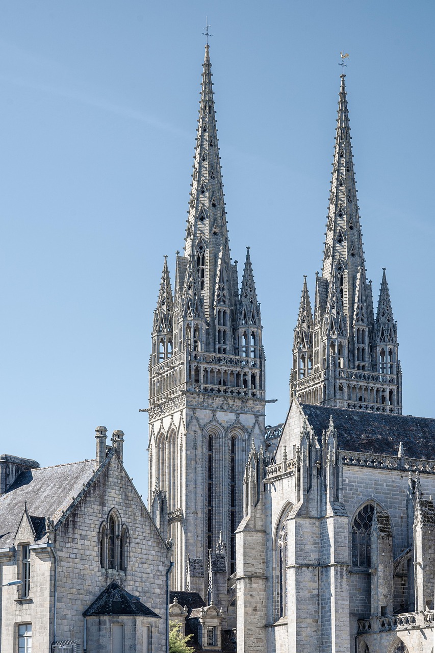 캥페르의 Cath&eacute;drale Saint-Corentin 생코렝탕 대성당 전경