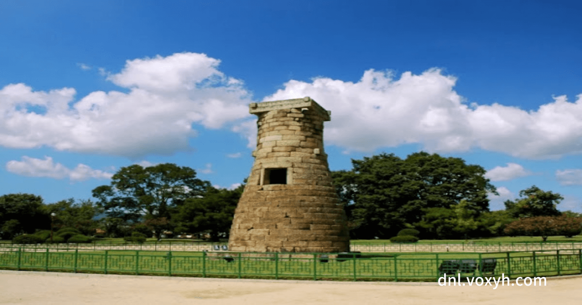 석굴암 주변의 첨성대
