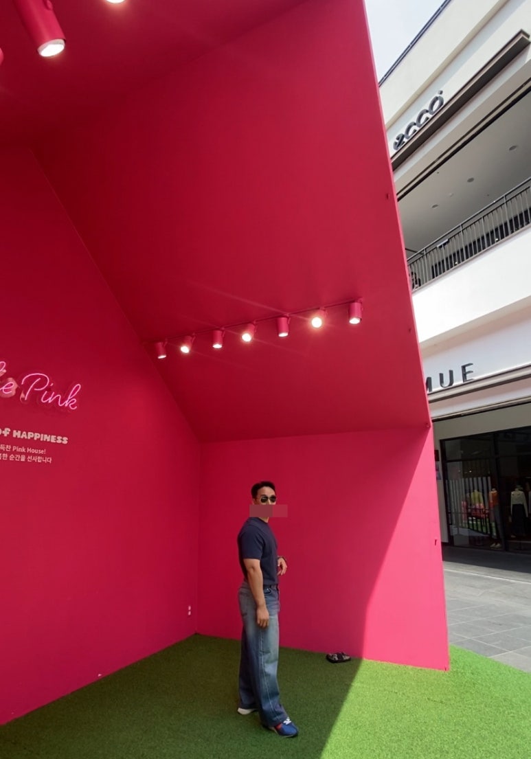 데일리룩(2024. 6. 5.)무신사 무신사스탠다드 쿨탠다드 베이식 크루 넥 반팔 티셔츠 터콰이즈, EEC 에러스익셉티드 DP992 왁스드 데님팬츠, 나이키 문레이서 블루