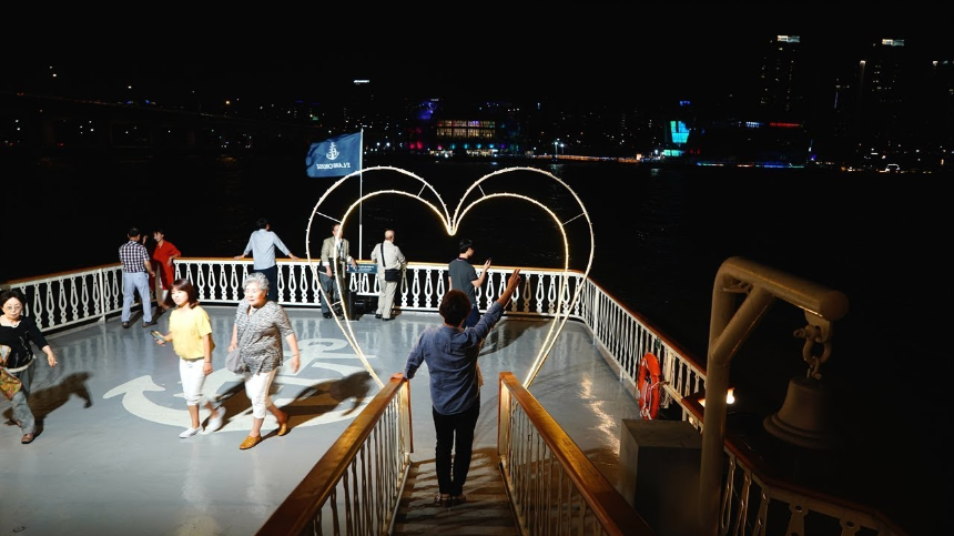 한강 크루즈 뷔페: 로맨틱한 서울 야경과 미식 여행