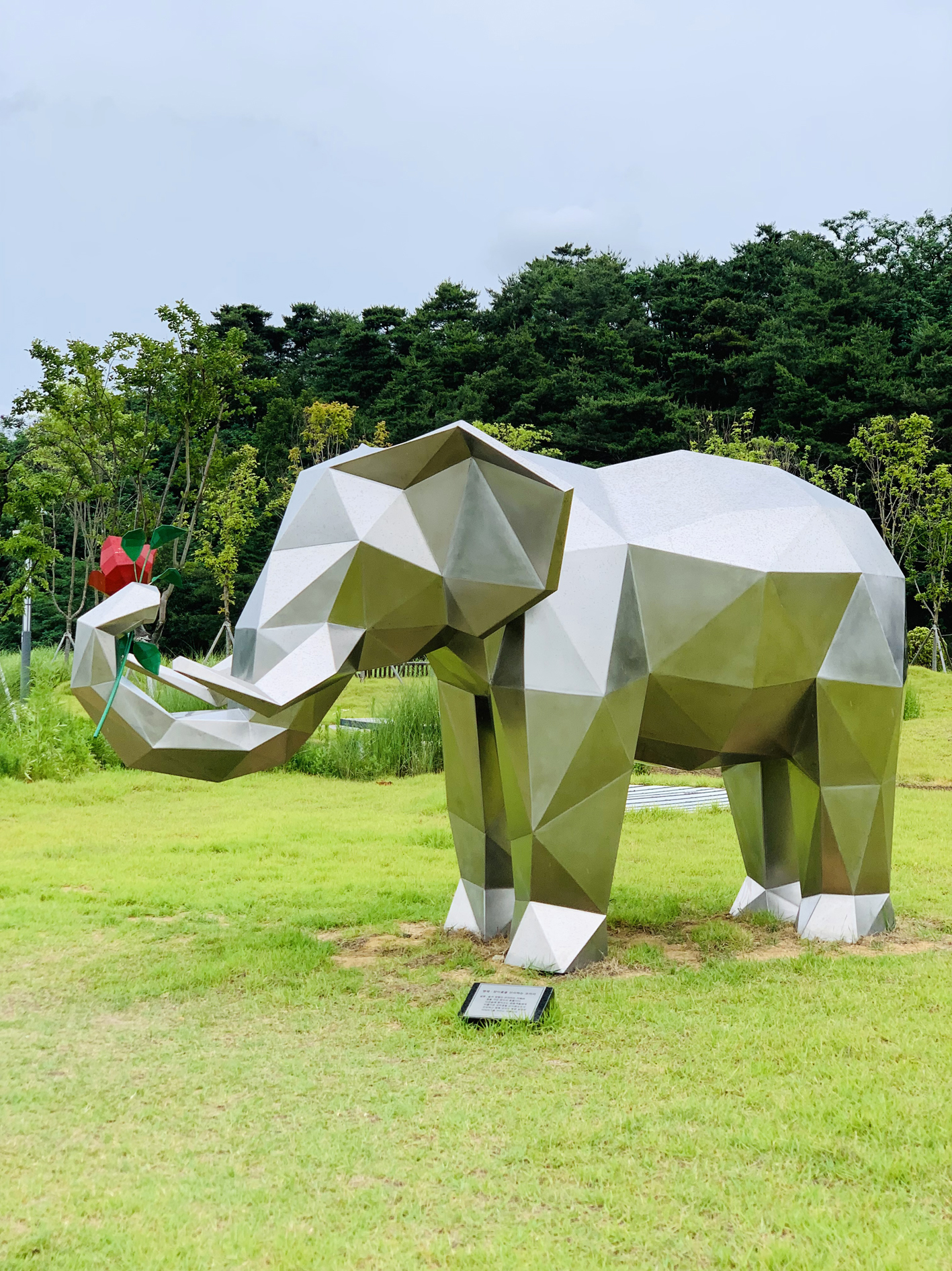 구미다온숲 코끼리 조형물 모습입니다.