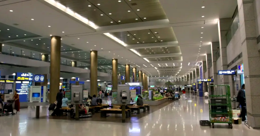 해외여행 출국 전 공항에서 다양한 편의시설