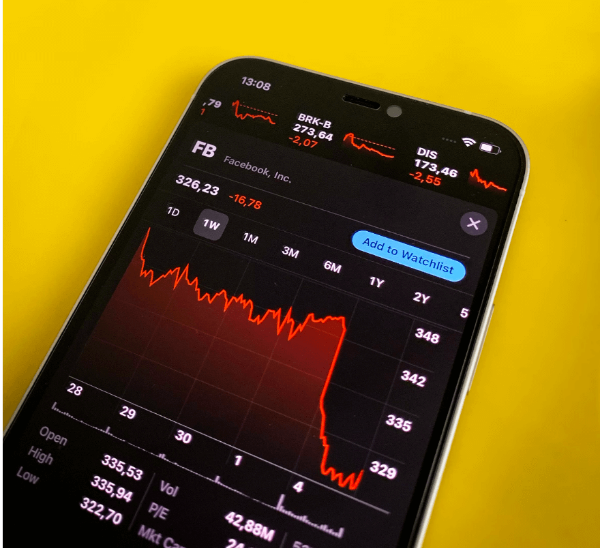 사는 타이밍을 보고 있는 모습