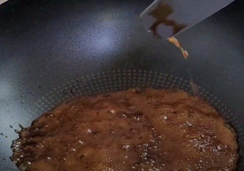 양념장이 보글보글 끓고 있어요