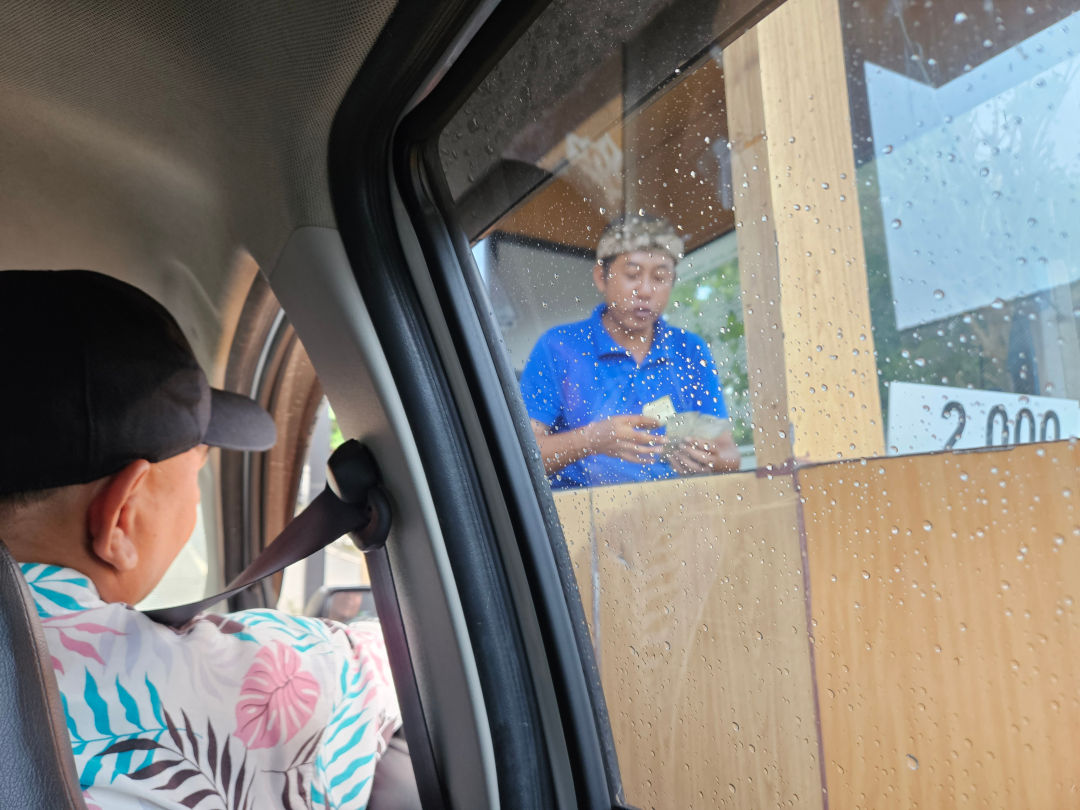 욜루와투 사원 주차장 입장료
