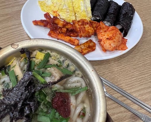 팔미분식 인기 조합 역시 국물과 김밥