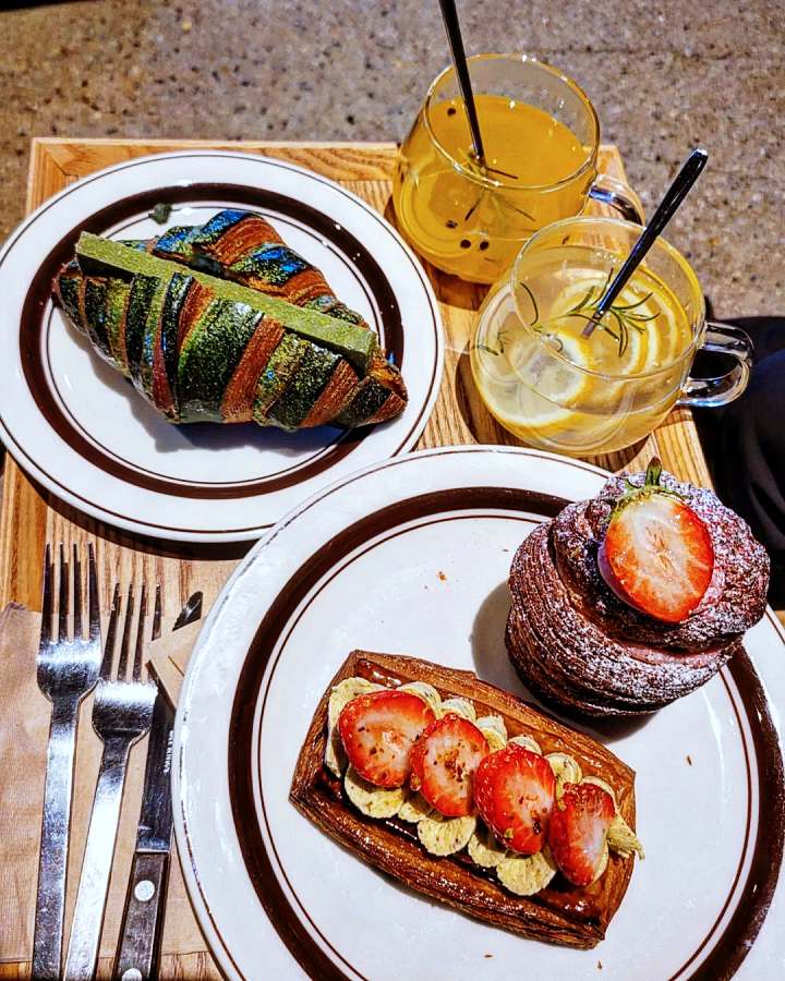 하루 천 명 방문 화려한 유혹 딸기 만찬 크루아상 베이커리 디저트 카페 경희대 회기 맛집 추천 생방송투데이 수상한 빵집