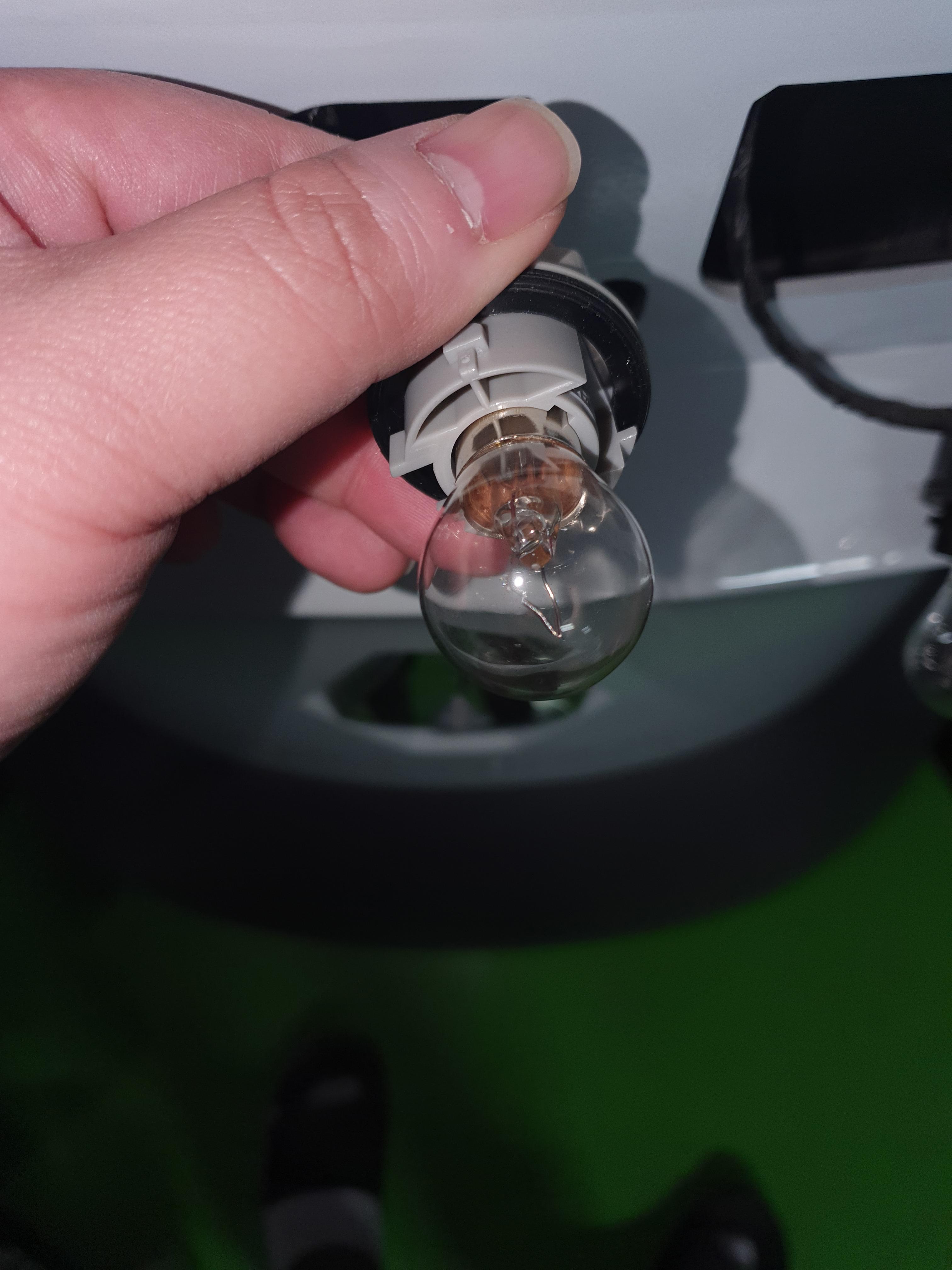 트위지 후진등 전구