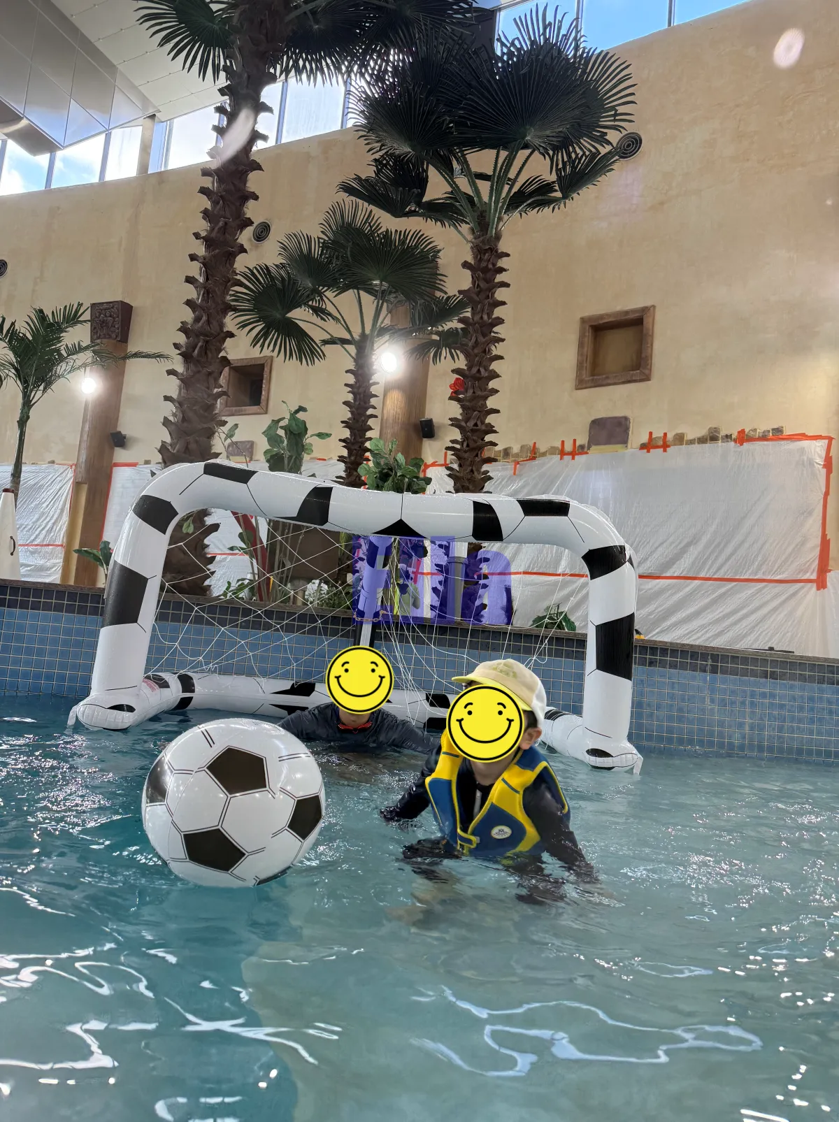 롯데부여-아쿠아가든-대형풀-축구공놀이