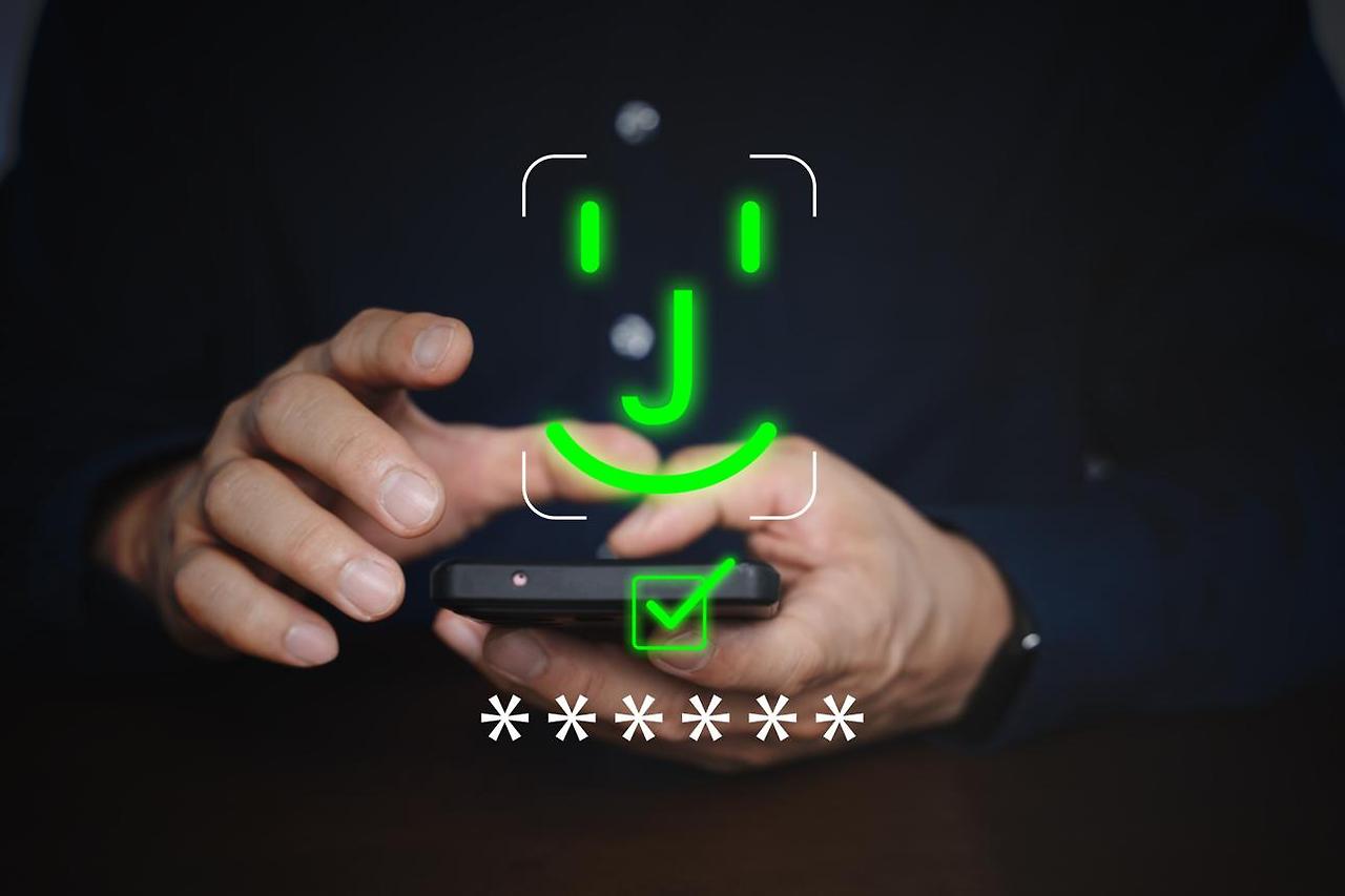 얼굴인식 vs 지문인식 AI 비교: 스마트폰 생체 인증 기술 완벽 가이드