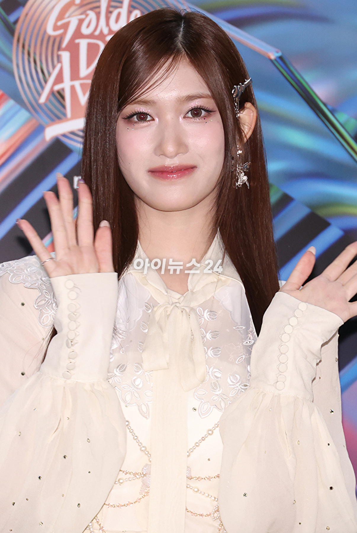 그룹 아이브가 6일 오후 인도네시아 자카르타 인터내셔널 스타디움에서 열린 '제38회 골든디스크 어워즈 with 만디리'에 참석하고 있다. [사진=골든디스크 어워즈 사무국]