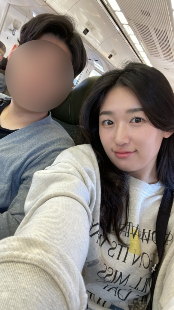 Selfie in Train
기차 안에서 셀카