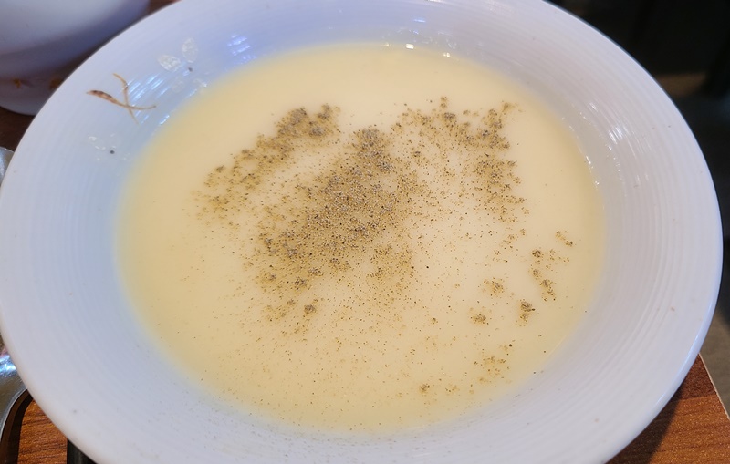 후추-뿌린-수프