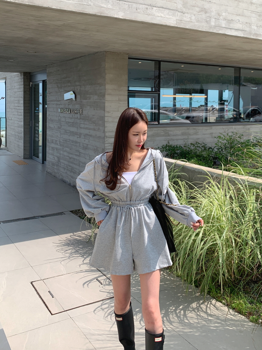 만구땡 간절기 후드집업 숏 점프수트