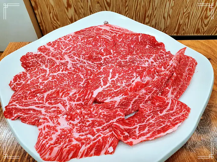 토요일은 밥이좋아 군포 산본 금정역 한우 숙성 등심 맛집 500 시간 진공 에이징 소고기 무쇠 철판 구이 한우물회 육회 현지인 추천 토밥 좋아 방송정보