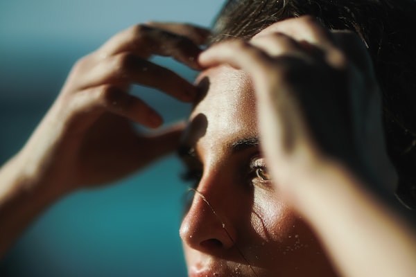 피부 보호를 위해 피해야 할 생활 습관 및 피부를 좋게 만들어 주는 추천 음식들