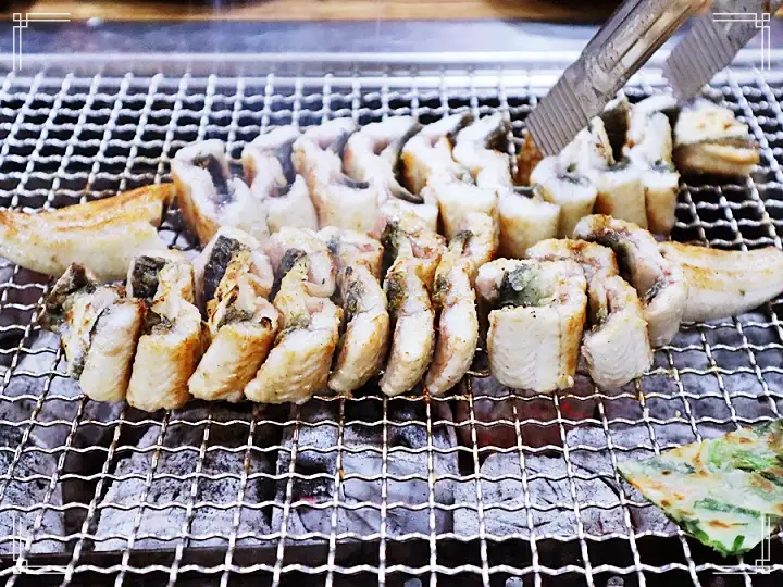 돈쭐내러왔습니다 짚불 볏짚 꼼장어 민물장어 삼겹살 먹방 보양식 김포 석모리 맛집 이영자 김희재 방송 소개