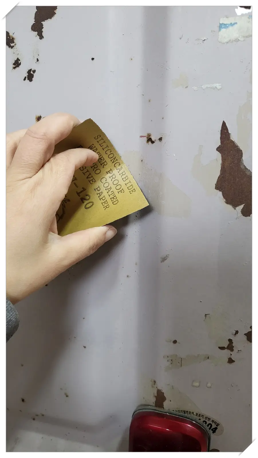 문짝-사포질
