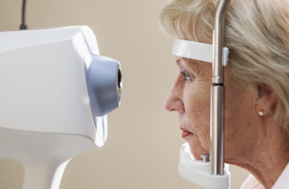 안구-검사-모습