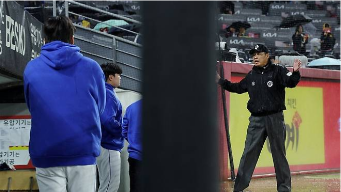 KBO 포스트시즌 역사상 첫 서스펜디드 게임