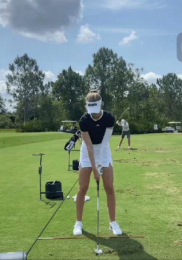 넬리 코다 정면 스윙