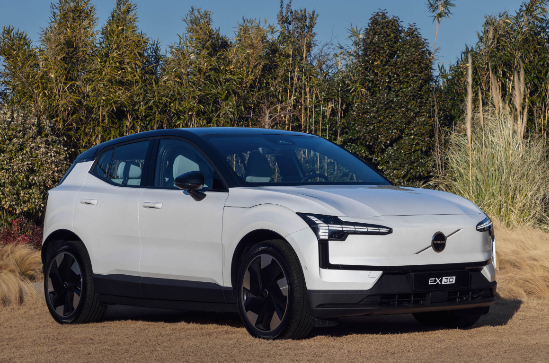 볼보 EX30 소형 전기 SUV 사진