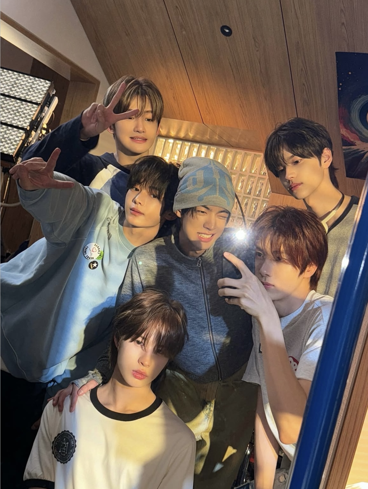 투어스 멤버 단체 사진