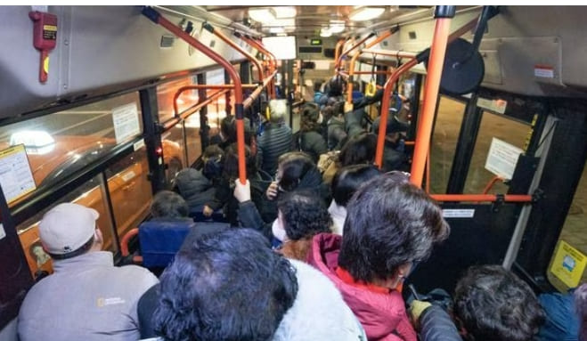 새벽 첫차로 출근하는 열혈 직장인들..."힘든 것 보다 보람 더 느껴" ㅣ 새벽 첫 버스 지하철은 몇시?