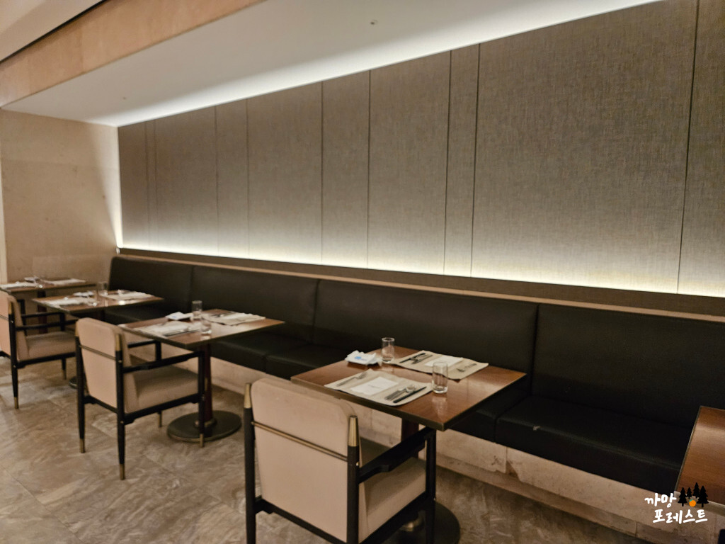 더 리버사이드 호텔 뷔페 내부