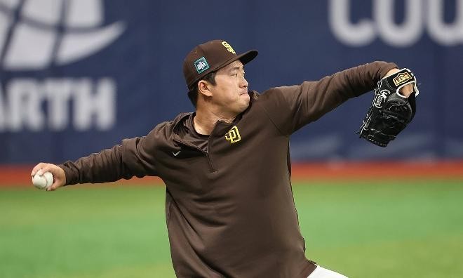 고우석 오른손 검지 골절 MLB 1억 1 커리어 2025 시즌 2024 야구선수 연봉 프로필 LG 트윈스 투수