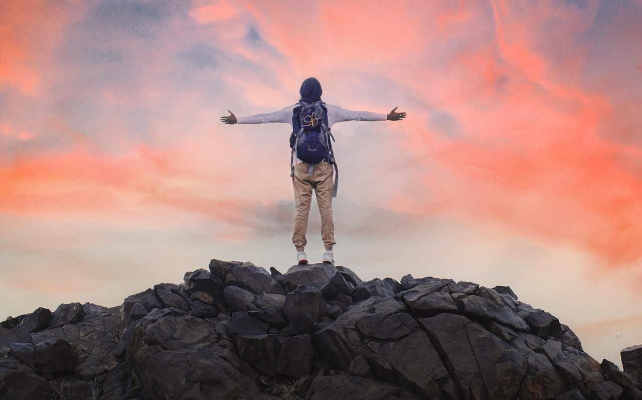 혼자 여행 중인 여행객의 모습