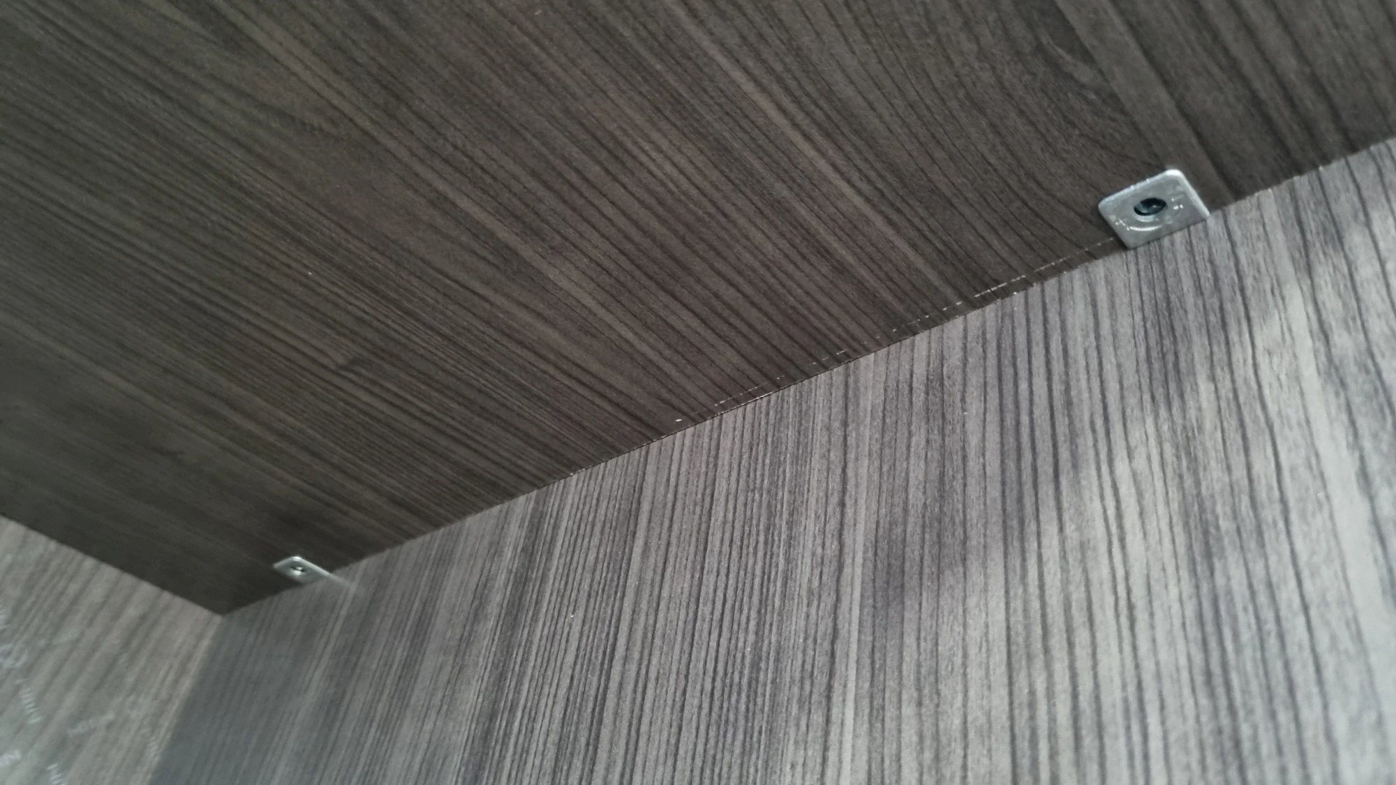 장롱 선반 고정 부품