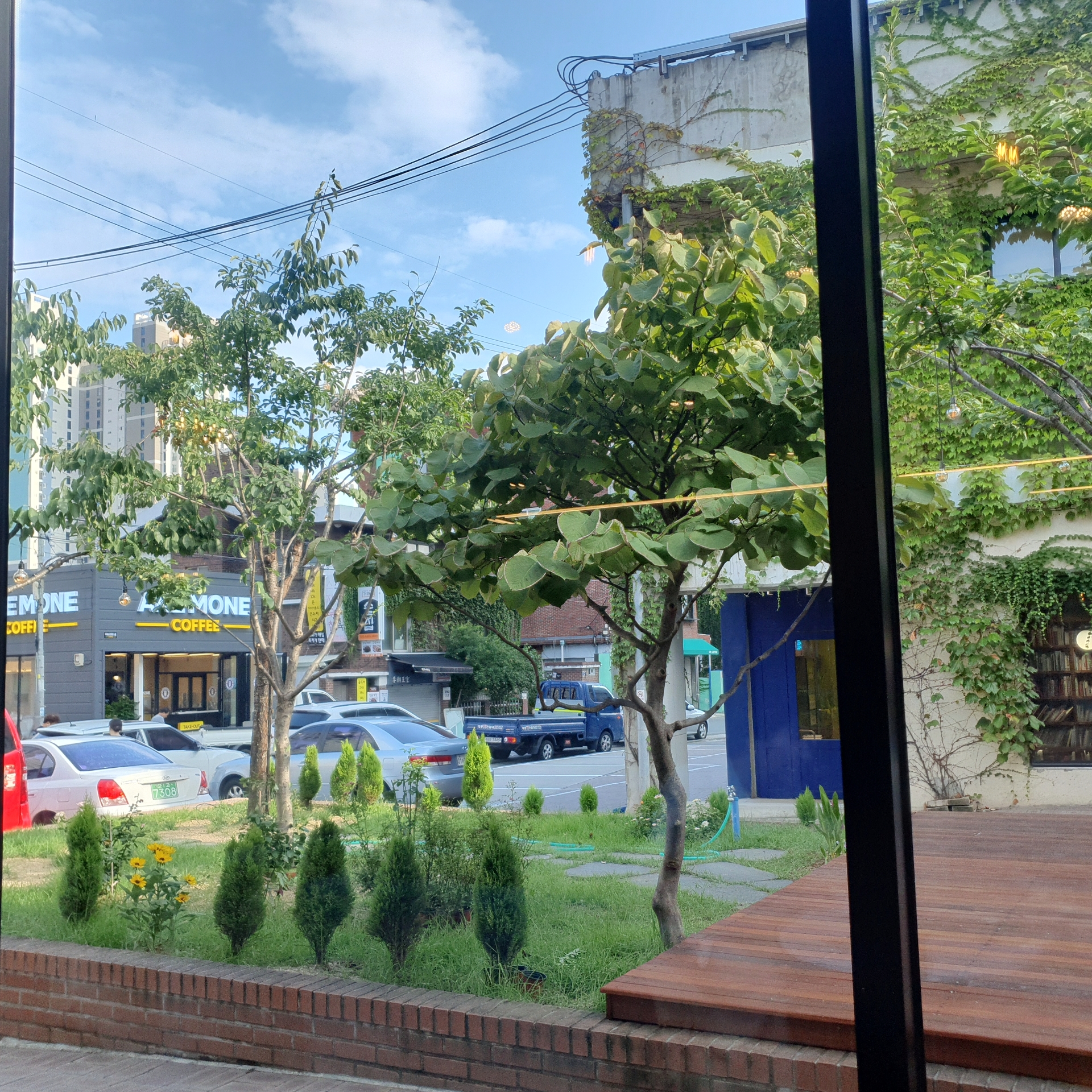 카페 더남산 바깥풍경2