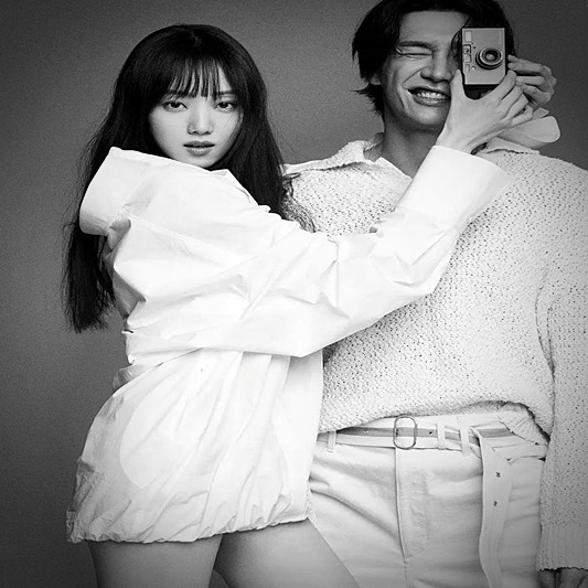 사랑이라 말해요 이성경 김영광 모델 포즈 